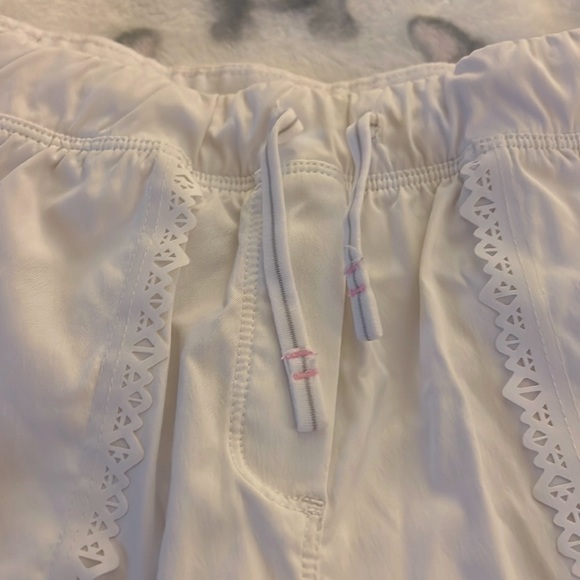 Ivivva shorts in white. Size 14 - Picture 2 of 8